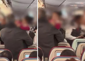 Uçaktaki yolcuların kavgası kamerada