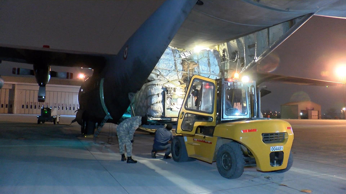 Uluslararası yardımlar deprem bölgesine gönderildi