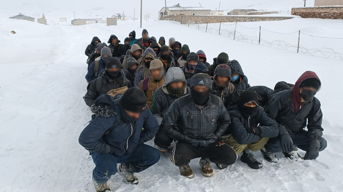 Van'da 410 kaçak göçmen ile 6 organizatör yakalandı