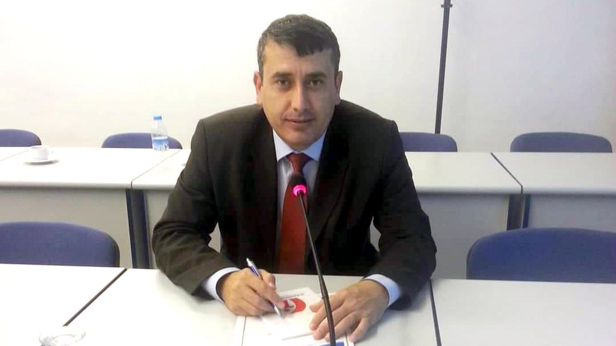 Vergi dairesi müdürü ile kızı depremde öldü