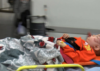 Yaralı depremzedelerin İstanbul'a nakli sürüyor