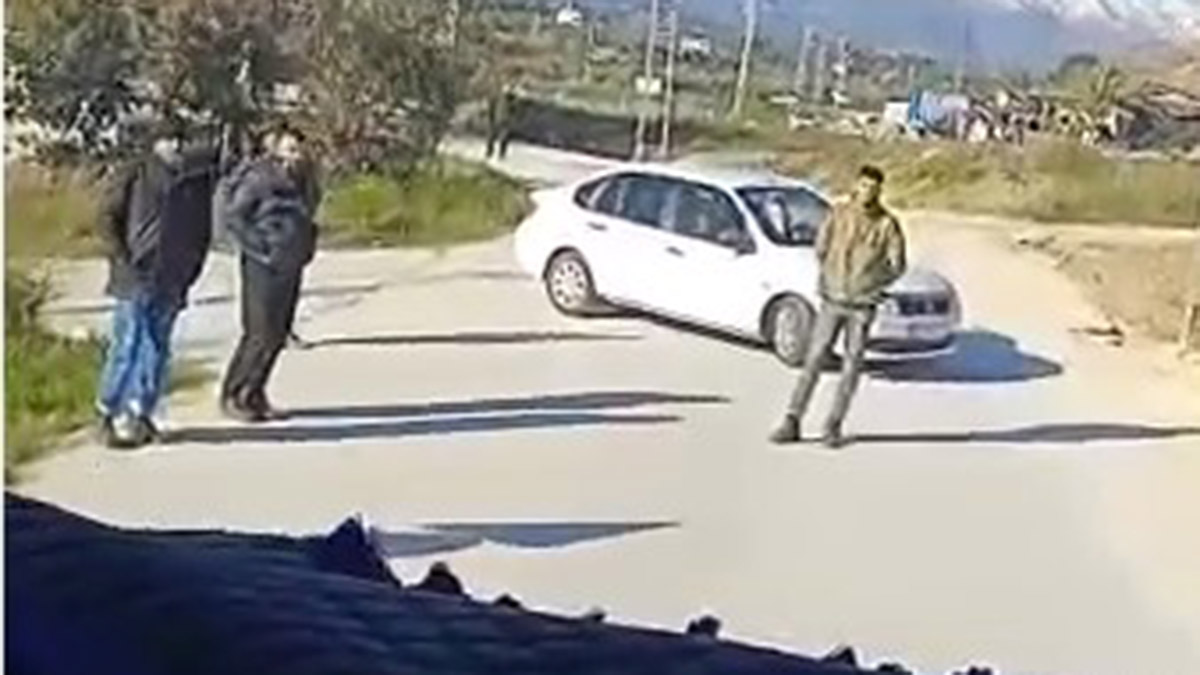 Yardım götüren kamyonu yağmalamaya çalıştılar