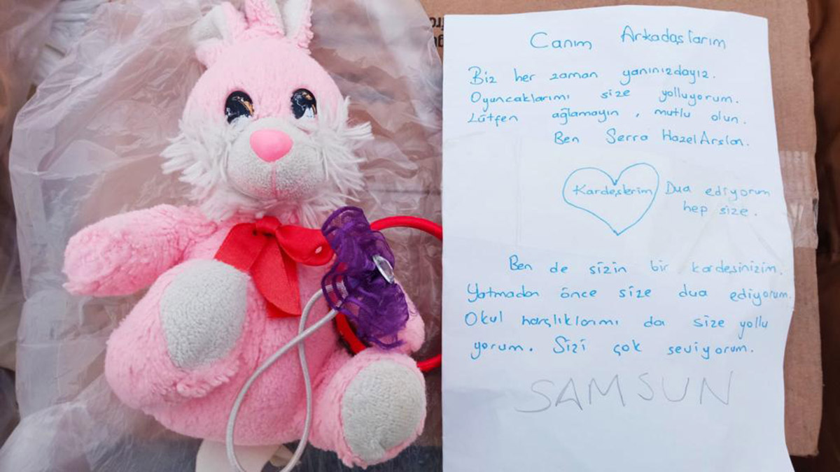 Yardım kolilerinden çıkan notlar duygulandırdı