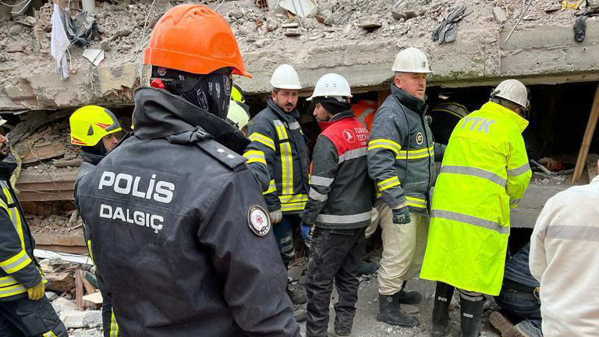 Yıkılan binanın enkazından 108 saat sonra kurtarıldı