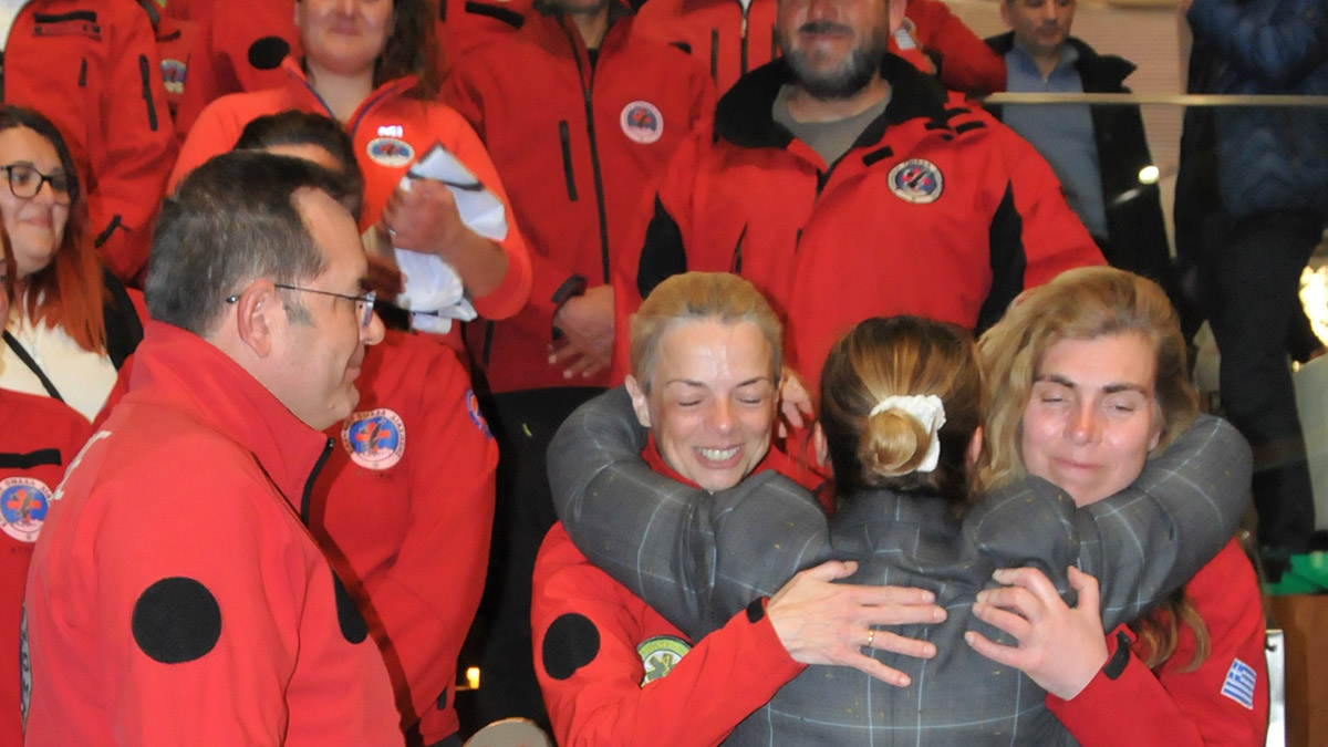 Yunan arama kurtarma ekibinin duygusal gidişi