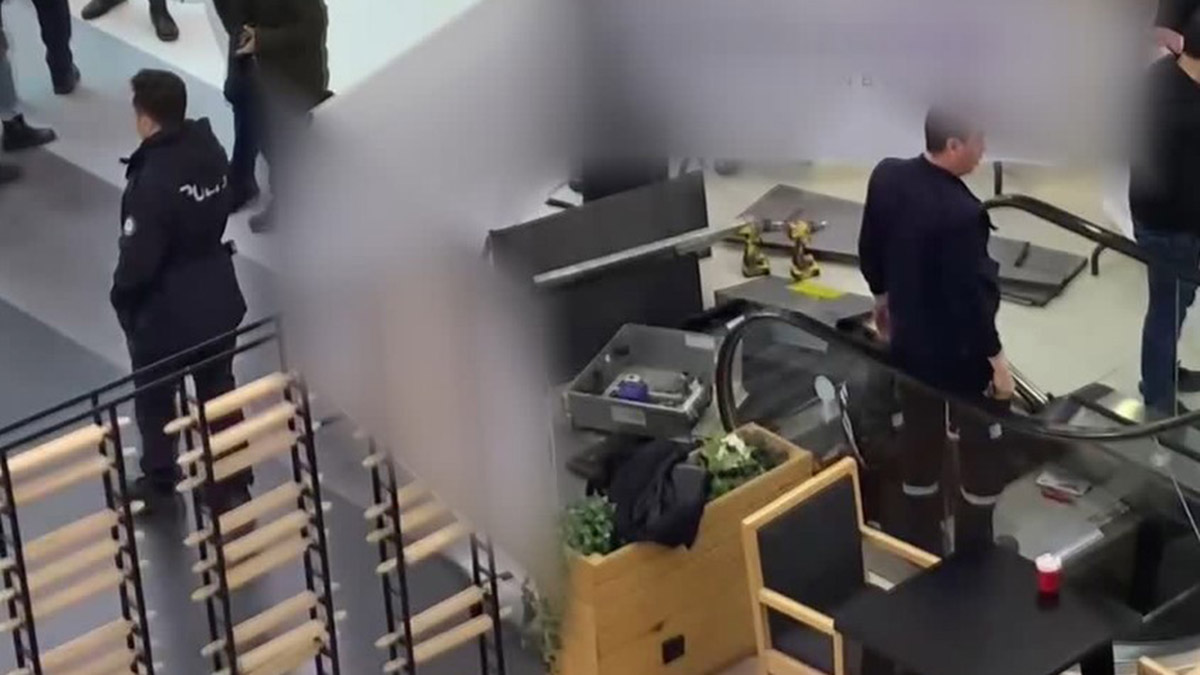 Yürüyen merdivene ayağı sıkışan çocuğun parmakları koptu