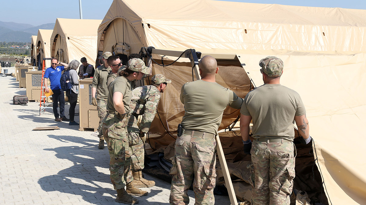 ABD askerleri Hatay'da sahra hastanesi kuruyor