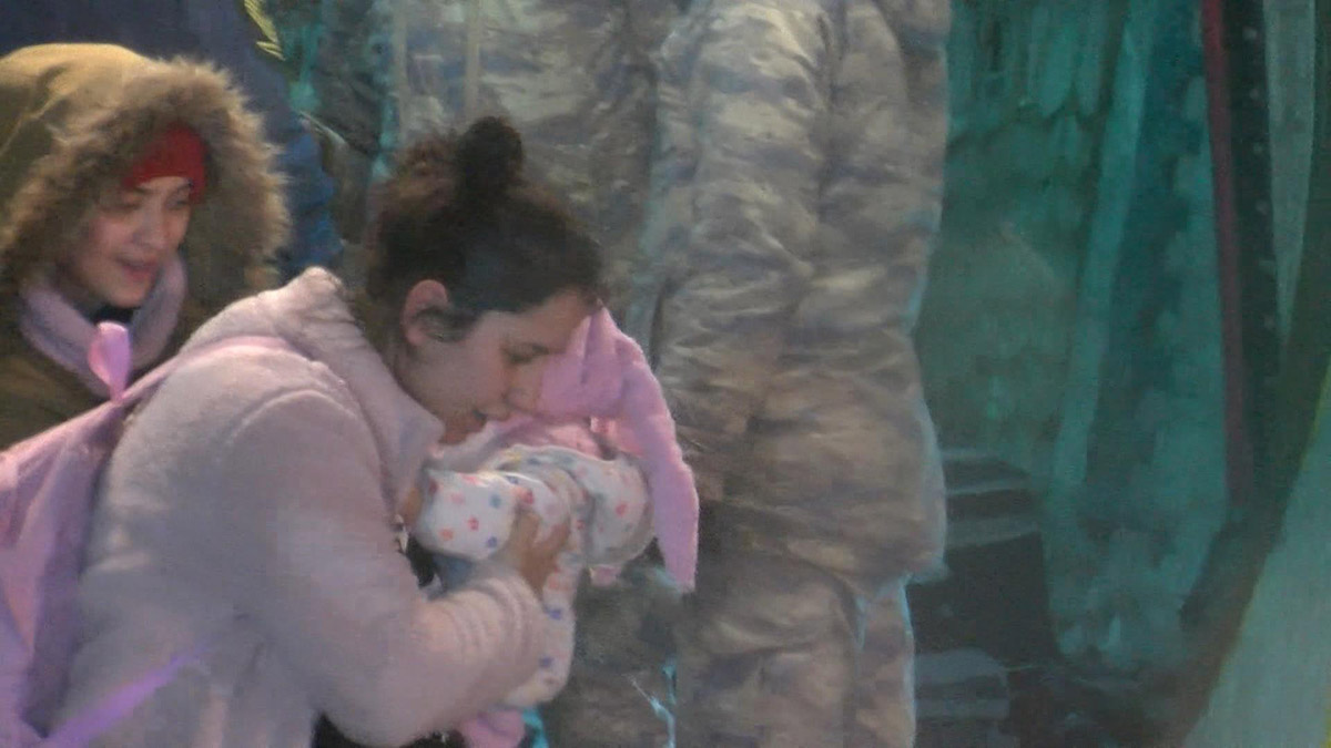 83 depremzede İstanbul'a getirildi