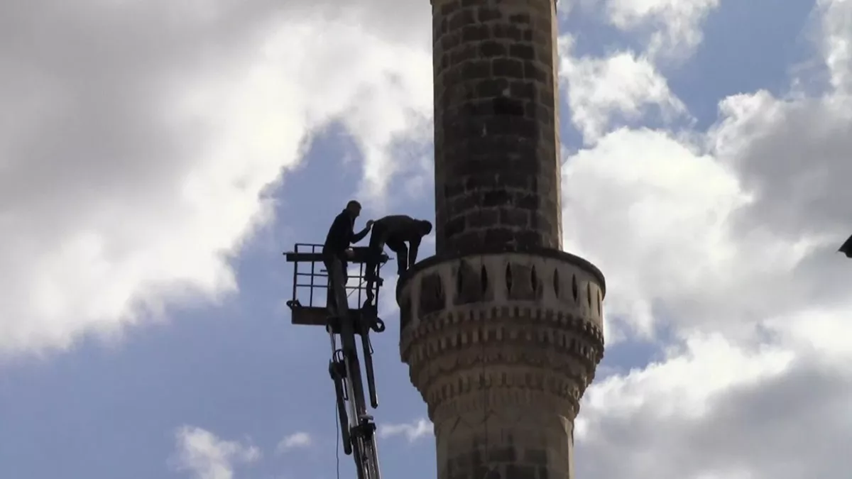 Adanada 150 caminin hasarli minaresi yikiliyor 3703 dhaphoto1 - yaşam - haberton