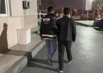 Kahramanmaraş merkezli depremlerden etkilenen Adıyaman'da yıkılan Mavi Kent Yapı, Bahçeşehir 1 ve Bahçeşehir 2 Sitelerinin müteahhidi Yasin Akbaş, İstanbul'da yakalandı.