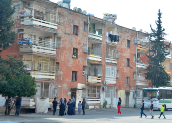 Afet riskli alan ilan edilen mahalle diken üstünde