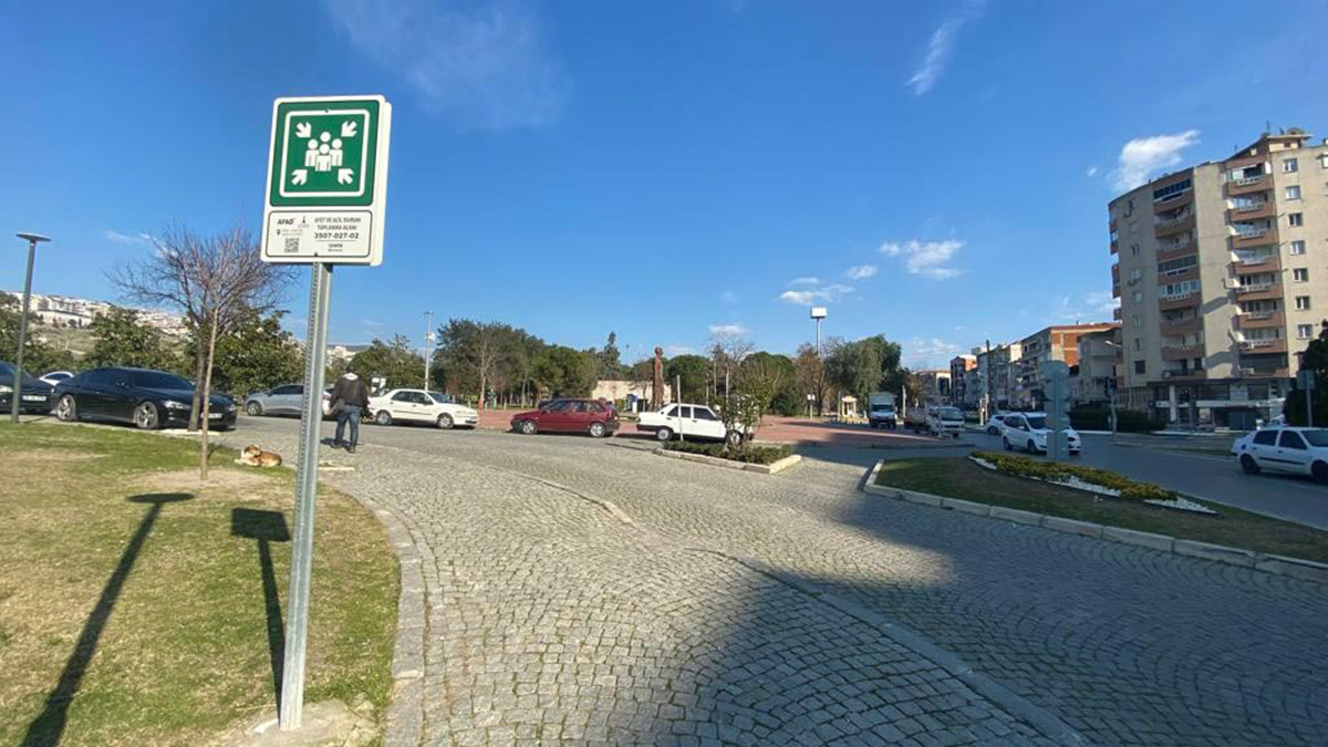 Dokuz Eylül Üniversitesi (DEÜ) Mimarlık Fakültesi Şehir ve Bölge Planlama Bölümü Şehircilik Ana Bilim Dalı Öğretim Üyesi Doç. Dr. Hilmi Evren Erdin, 'Afet toplanma alanları, farklı fonksiyonlarda kullanılıyor' dedi.