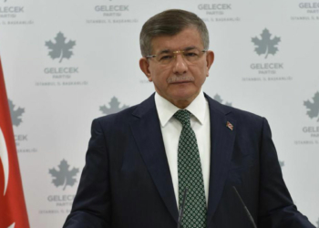 Davutoğlu'ndan deplasman yasağına tepki