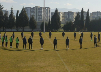 Akhisarspor depremzedeleri andı