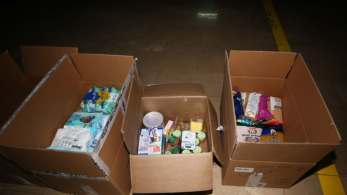 Fenerbahçeli futbolcu Altay Bayındır: "Volkan ağabeyin videosunu izledim, kendimi çok kötü hissettim. O duyguları yaşayan anlar. Çok zor bir durumun içerisindeyiz. Böyle durumlarda ülke olarak millet olarak birlikte olmamız gerekiyor" dedi.