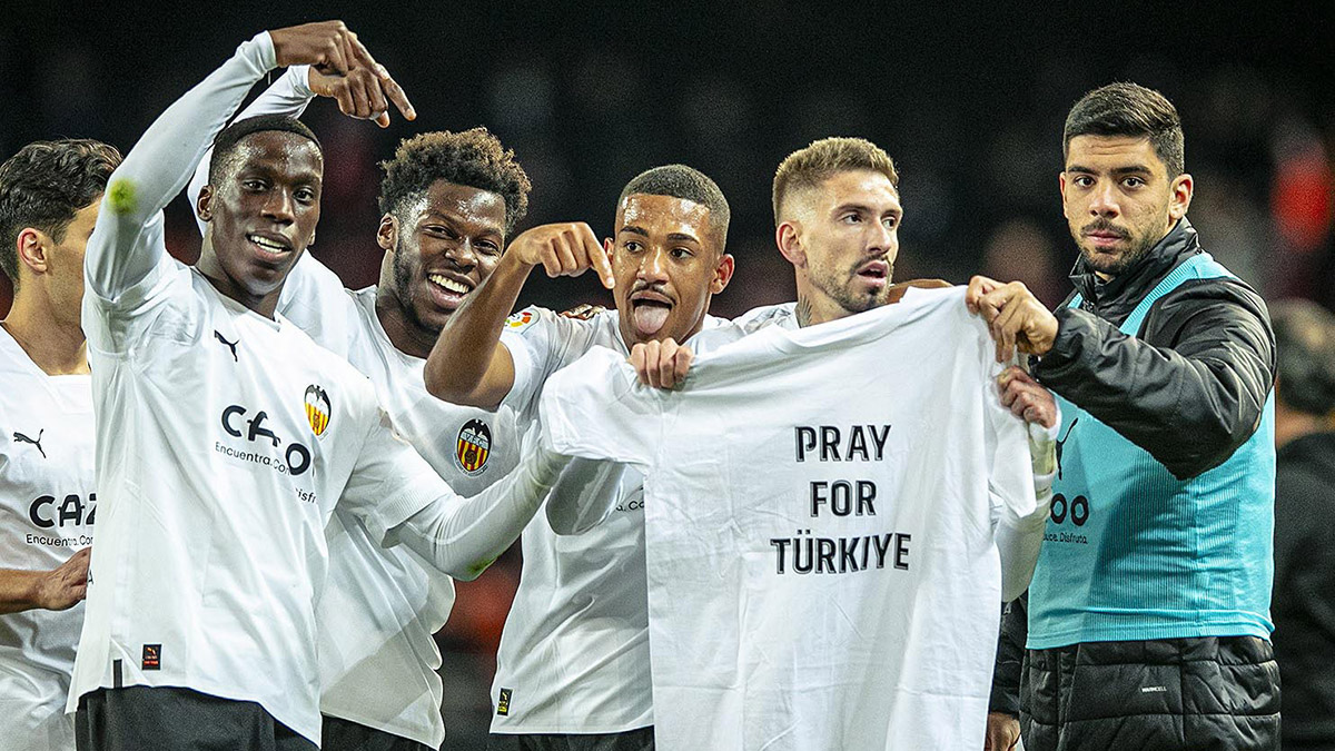 Okay Yokuşlu ve Cenk Özkacar alkış topladı