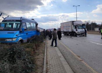 Ankara'da kamyon minibüse çarptı; 7 yaralı