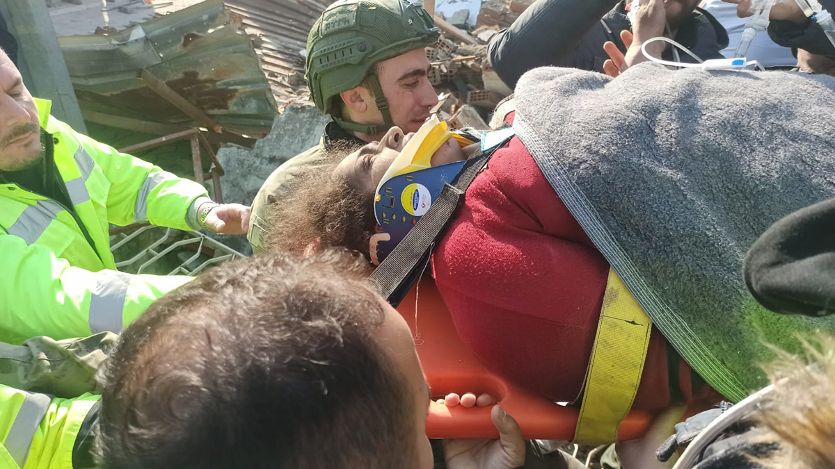 Suriyeli kadın 53 saat sonra sağ kurtarıldı