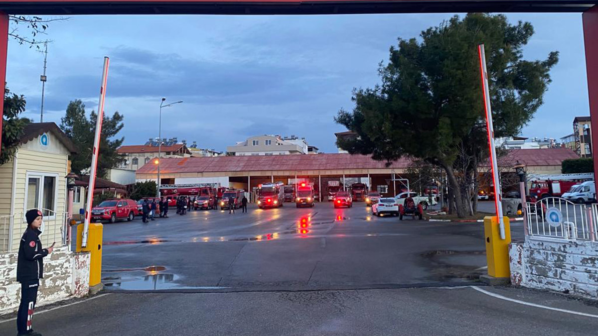 Antalya'dan 400 kişilik kurtarma ve sağlık personeli yola çıktı