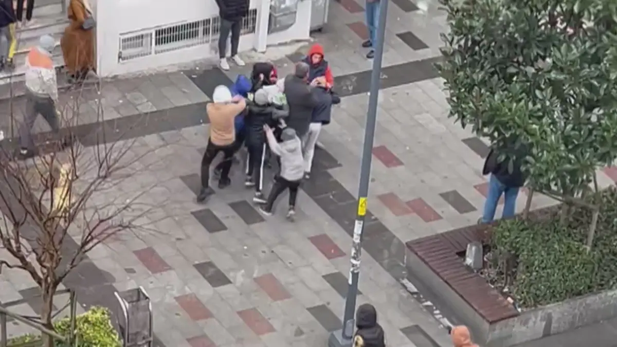 Arnavutköy'de kadın ve çocuğa saldırdılar