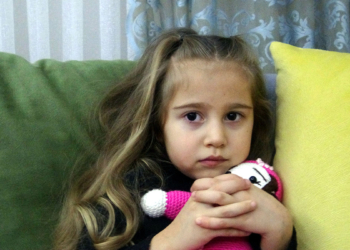 4 yaşındaki Mihrimah bebeğini depremzede çocuklara gönderdi