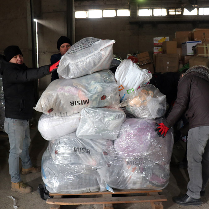 Avrupa'dan gelen yardımlar ülkeye giriş yaptı