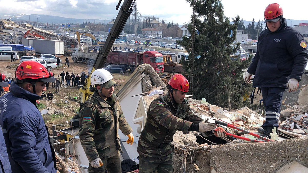 Azerbaycanlı 370 kişilik arama kurtarma ekibi