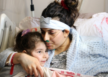 Depremzede anne ile hayatta kalan tek kızı buluştu