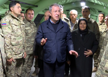 Hulusi Akar, Seyyar Sahra Hastanesi'nde inceleme