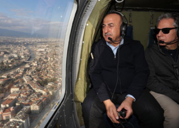 Çavuşoğlu, deprem bölgesinde havadan inceleme yaptı