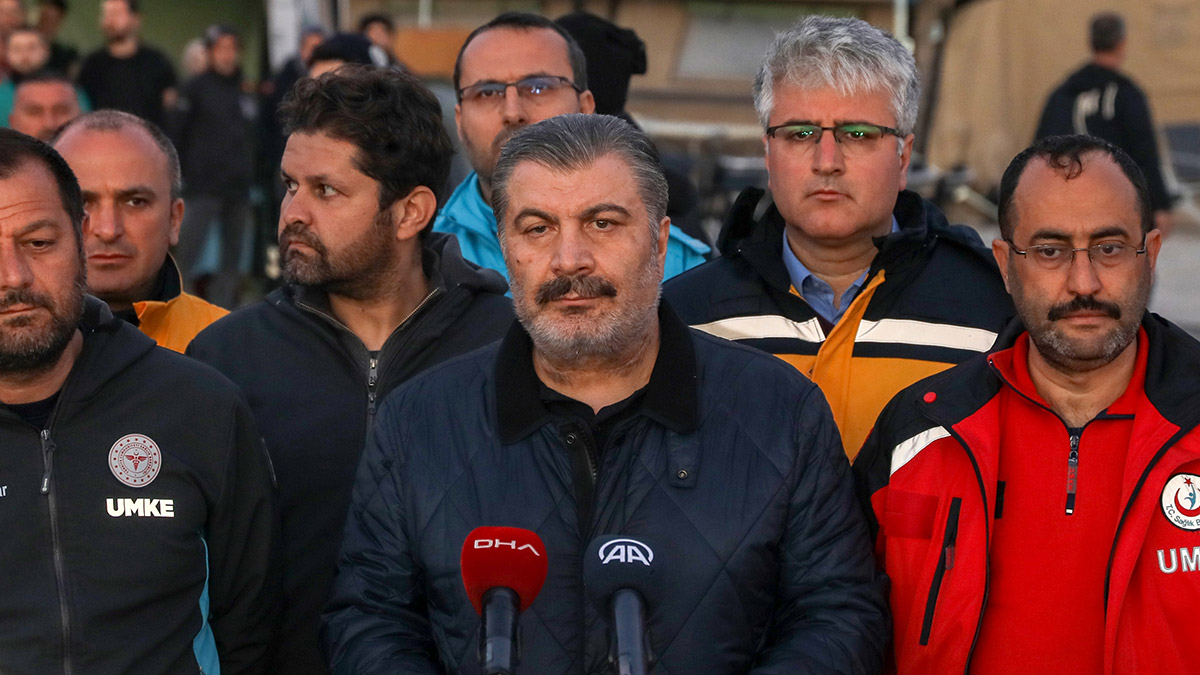 Sağlık Bakanı Fahrettin Koca, "Bölge illerinde bulaşıcı hastalık verilerini ve analizlerini düzenli olarak takip ediyoruz. Bu kapsamda bugüne kadar herhangi bir bulaşıcı hastalık salgını saptanmamıştır” dedi.