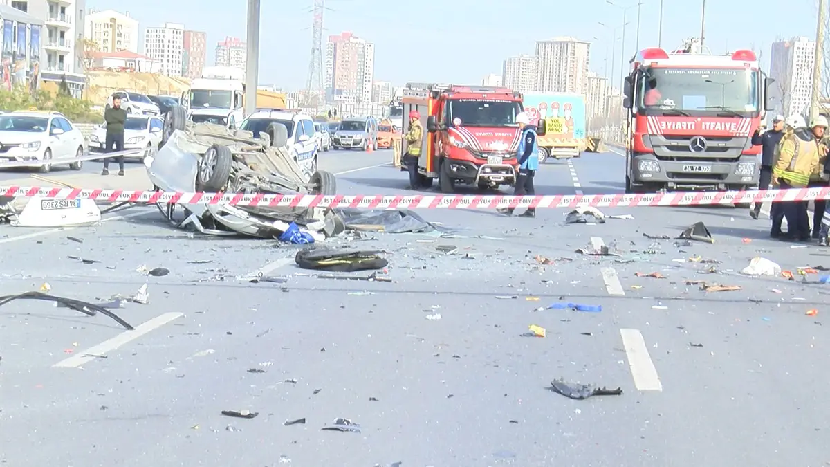 Başakşehir'de karşı şeride geçen otomobilde 1 kişi öldü