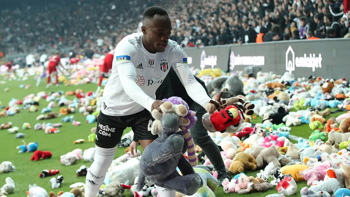 Beşiktaş teknik direktörü şenol güneş, “sahamızda kayıp aklıma gelecek bir şey değil. Beşiktaş'ın ismi şampiyonluğa oynar. Üzgünüz. Bu taraftara oyun ve sonuç borcumuz var. Takımı taşıyanı taşırız. Bu takımın başarıya, iyi oyun ihtiyacı var” dedi.