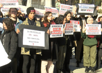 Uzaktan eğitime geçilmesi protesto edildi