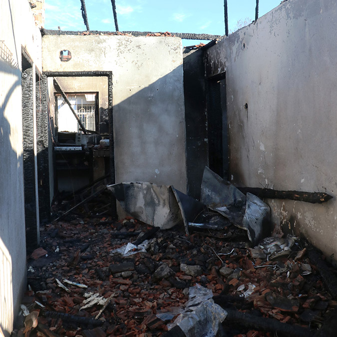 Antalya'da gecekonduda yangın; 2 sevgili öldü