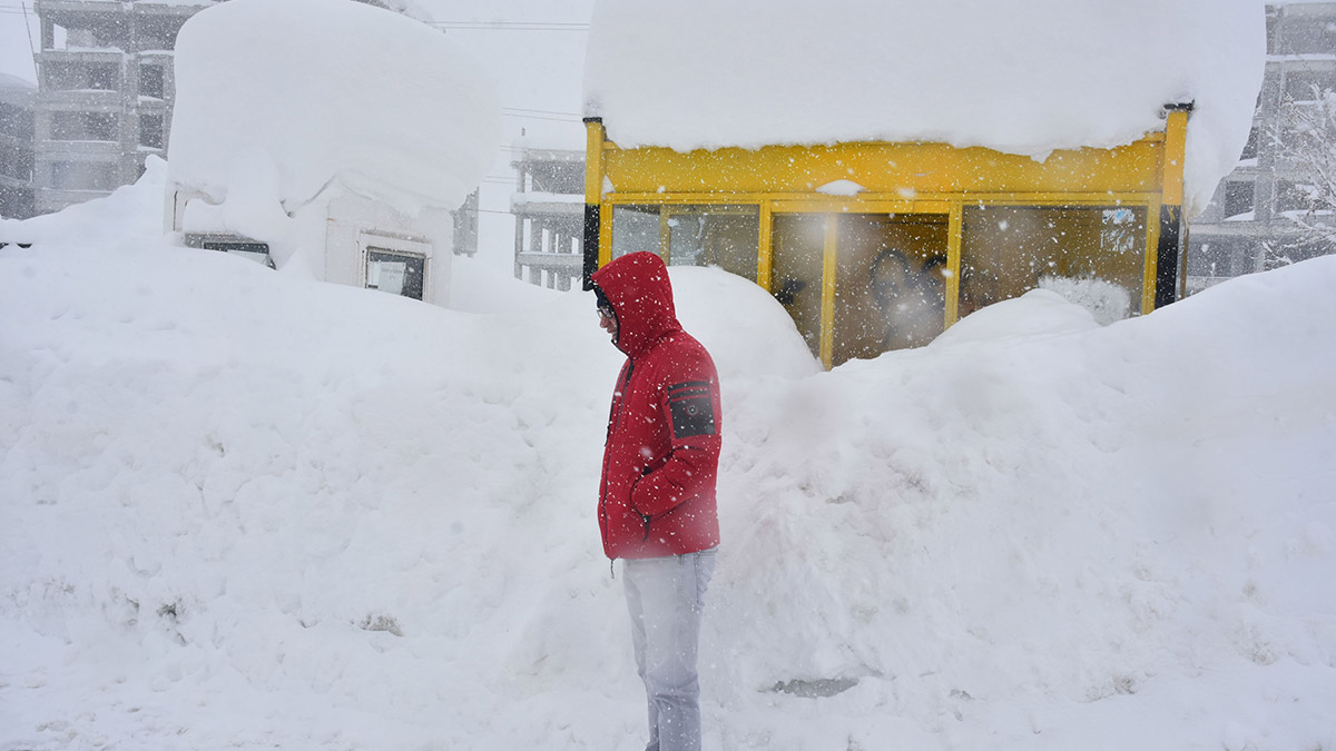 Bitlis'te kar yağışı; 251 köy yolu ulaşıma kapandı