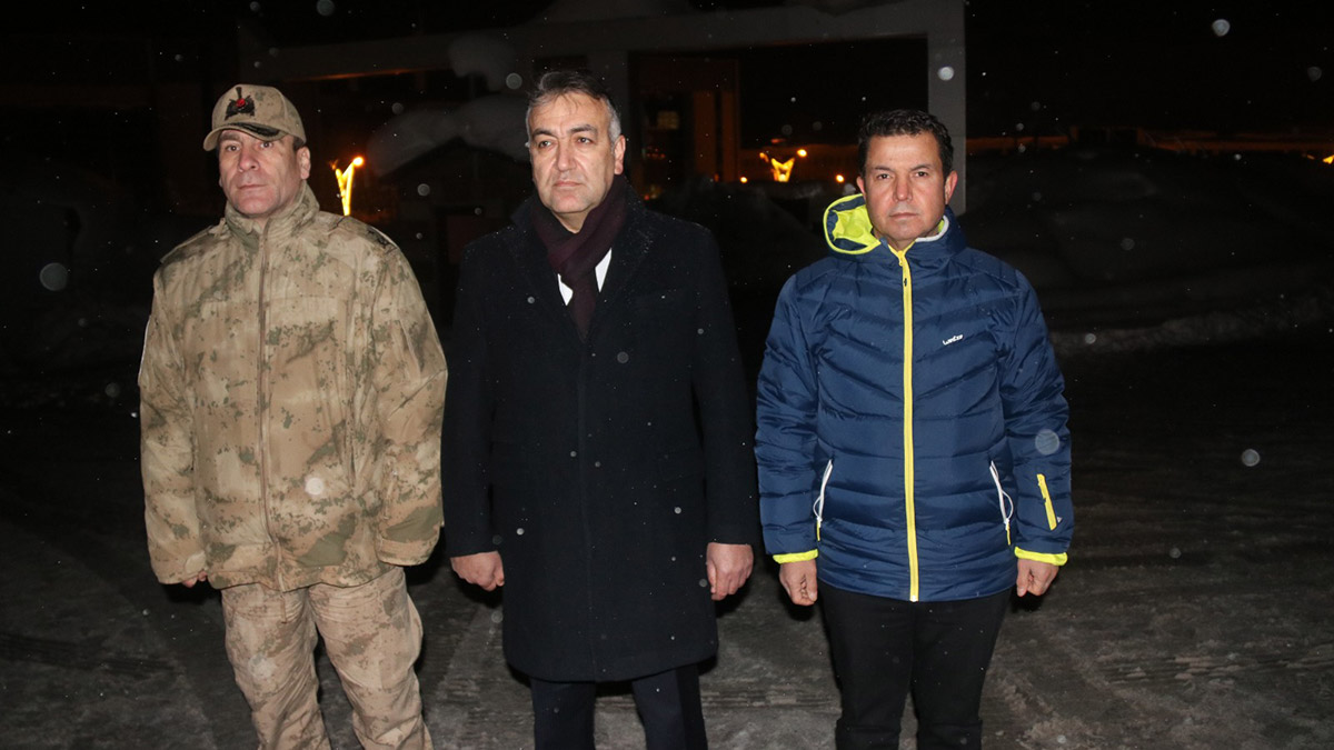 Güvenlik korucuları Antakya'da 18 kişiyi enkaz sağ çıkardı