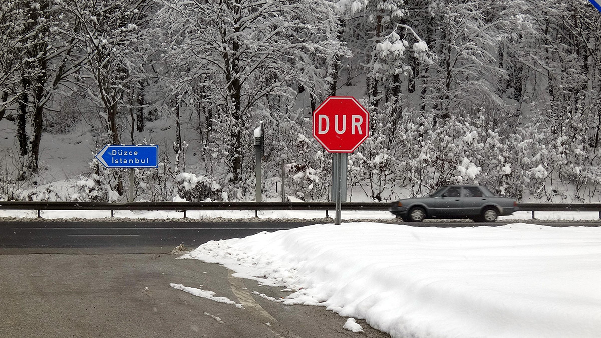 Bolu Dağı geçişinde kar yağışı