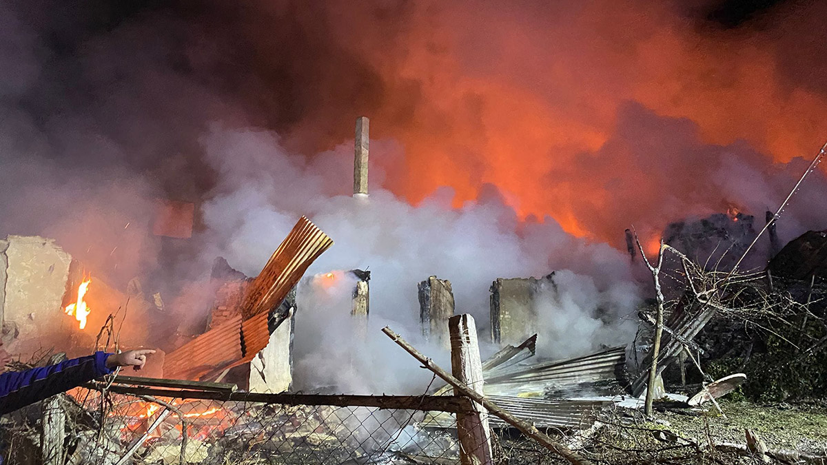 Kesenözü köyünde yangın; 5 ev kullanılamaz hale geldi