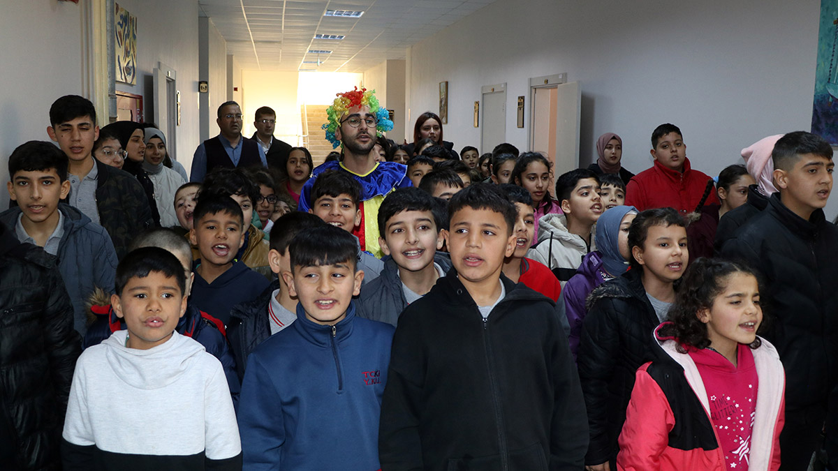 Depremzede ailelerin çocukları dersbaşı yaptı