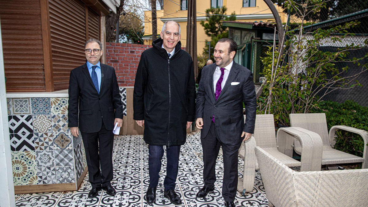 Herve Magro Küçük Kulüp Derneği’ni ziyaret etti