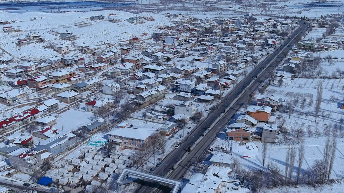 Çadırda yaşayan çocuklar hikaye kitabı istiyor