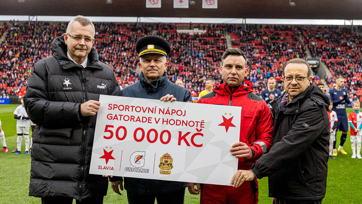 Çekya 1. Futbol Ligi'nden depremzedeler için saygı duruşu