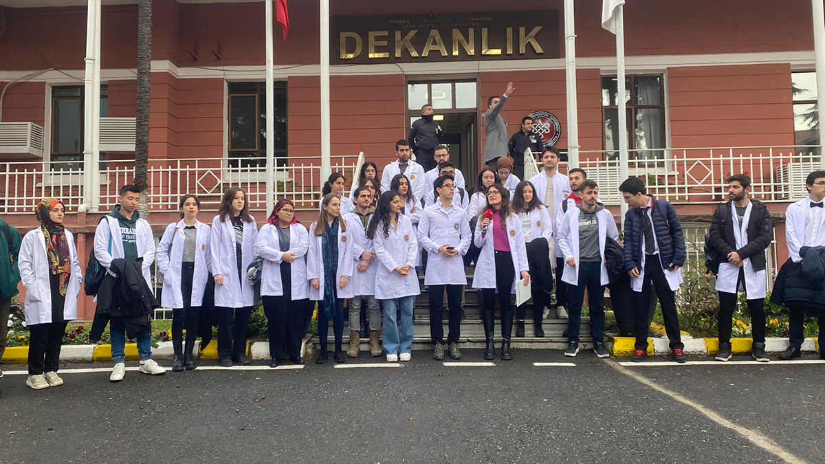 Cerrahpaşa tıp fakültesi öğrencilerinden protesto