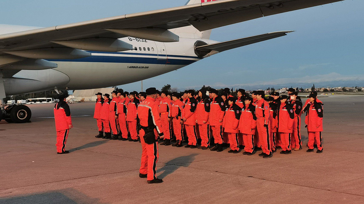 Çin'den 90 kişilik ekip Adana'ya geldi