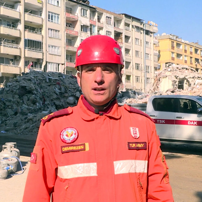 DAK Taburu enkaz altından 37 kişiyi kurtardı