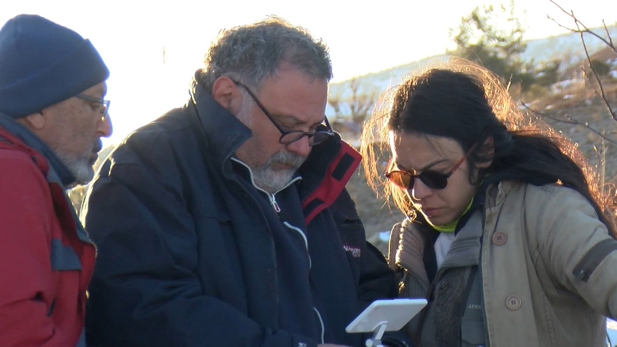 İstanbul Teknik Üniversitesi (İTÜ) öncülüğünde çeşitli üniversitelerden deprem bilimciler deprem bölgesinde fay hatlarını incelemek için 10. günde de çalışmalarına devam etti.