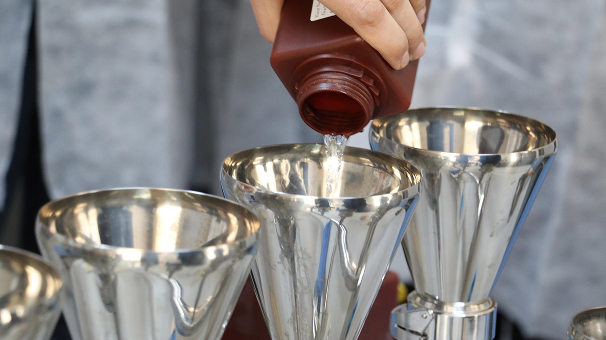 Halk Sağlığı Genel Müdür Yardımcısı Dr. Süleyman Özsarı, depremin yıkıma neden olduğu 10 ilden alınan su numunelerinin analiz edildiğini ve kullanım suyunda herhangi bir olumsuzluğa rastlanılmadığını söyledi.