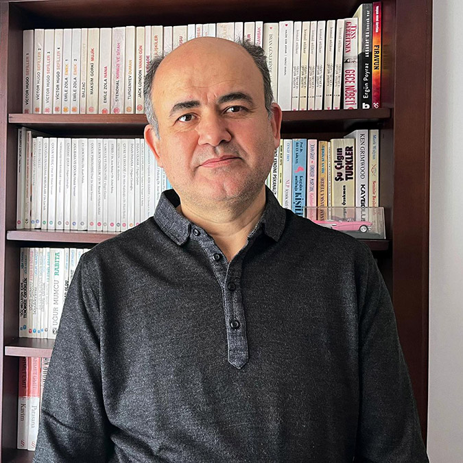 Ankara Üniversitesi Deprem Araştırma ve Uygulama Merkez Müdürü Prof. Dr. Bülent Kaypak, deprem bölgesinde artçı sarsıntıların 3 yıla kadar devam edebileceğini söyledi.