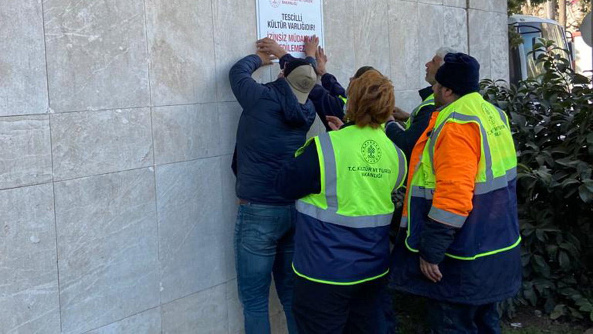 Depremlerden etkilenen 29 müzede küçük hasarlar var